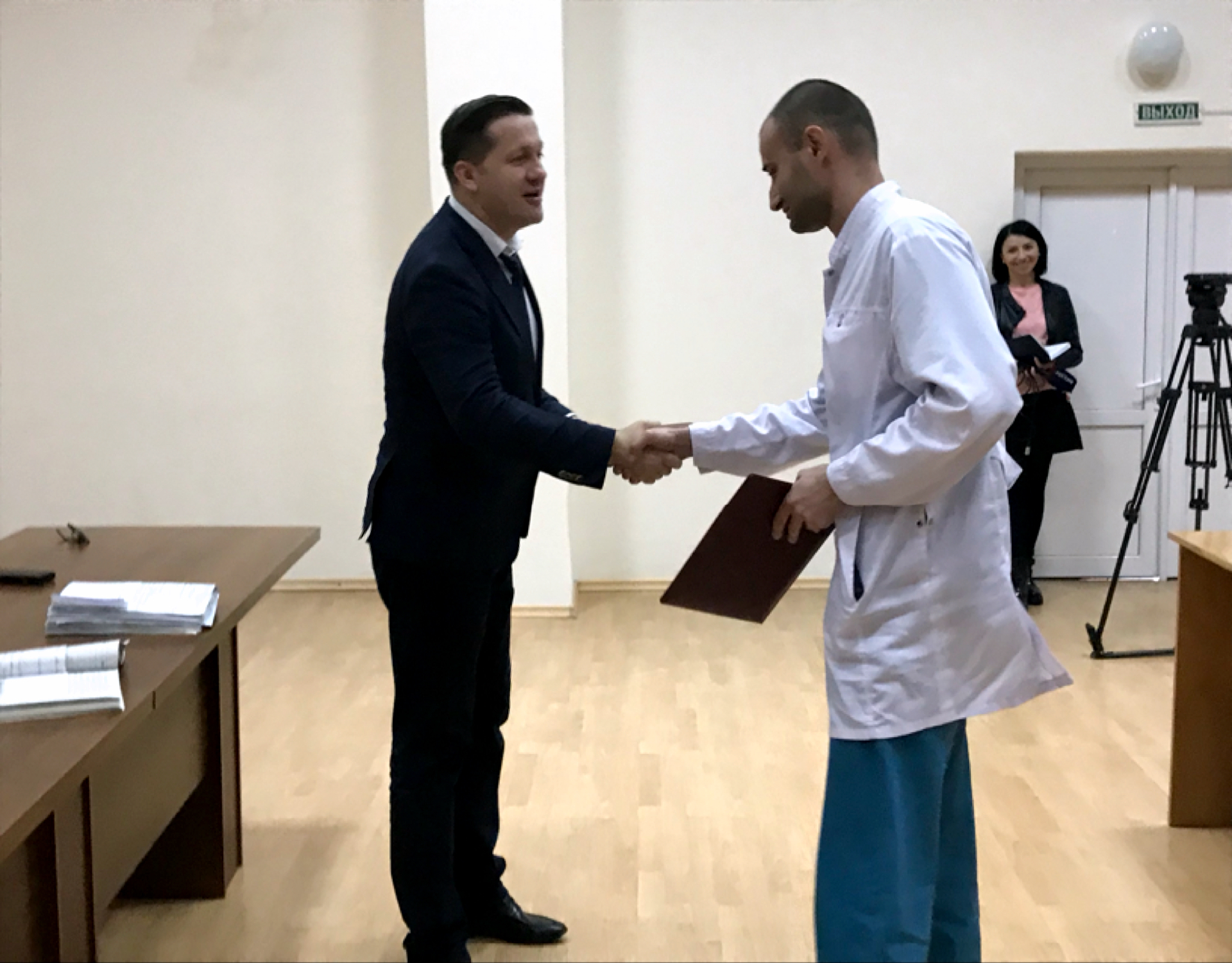 Михаил Ратманов наградил врачей РКБ